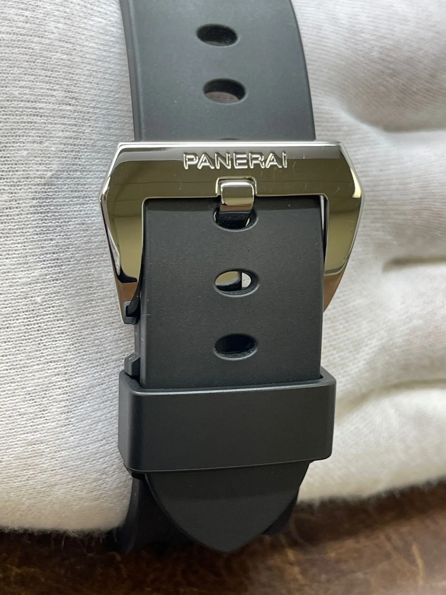 Panerai Luminor Marina 8 days PAM00590 Black Dial Manual Wind Men's Watch