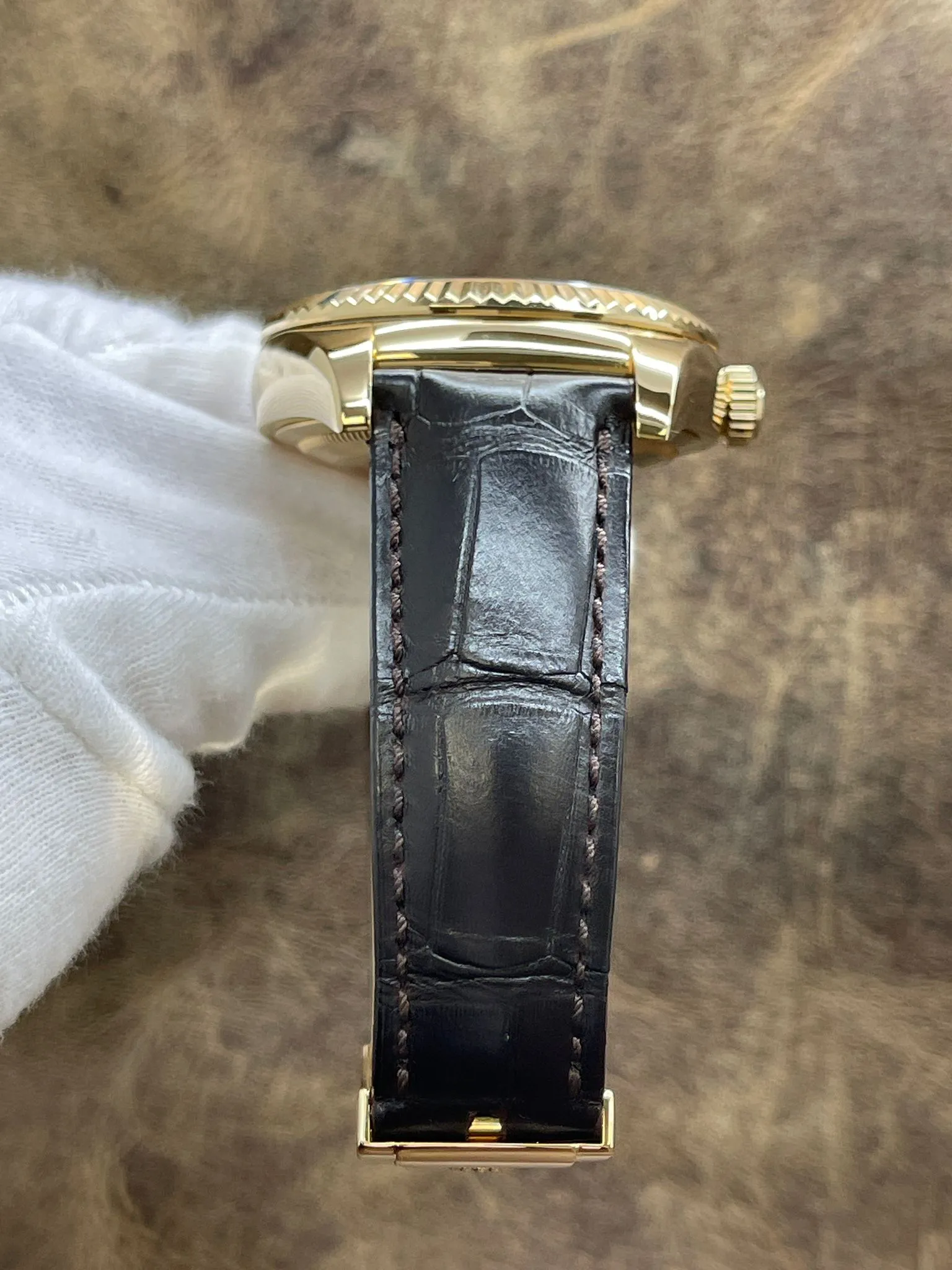 Rolex Sky Dweller 18K Yellow Gold B&P 326138 Silver Dial Automatic Men's Watch
