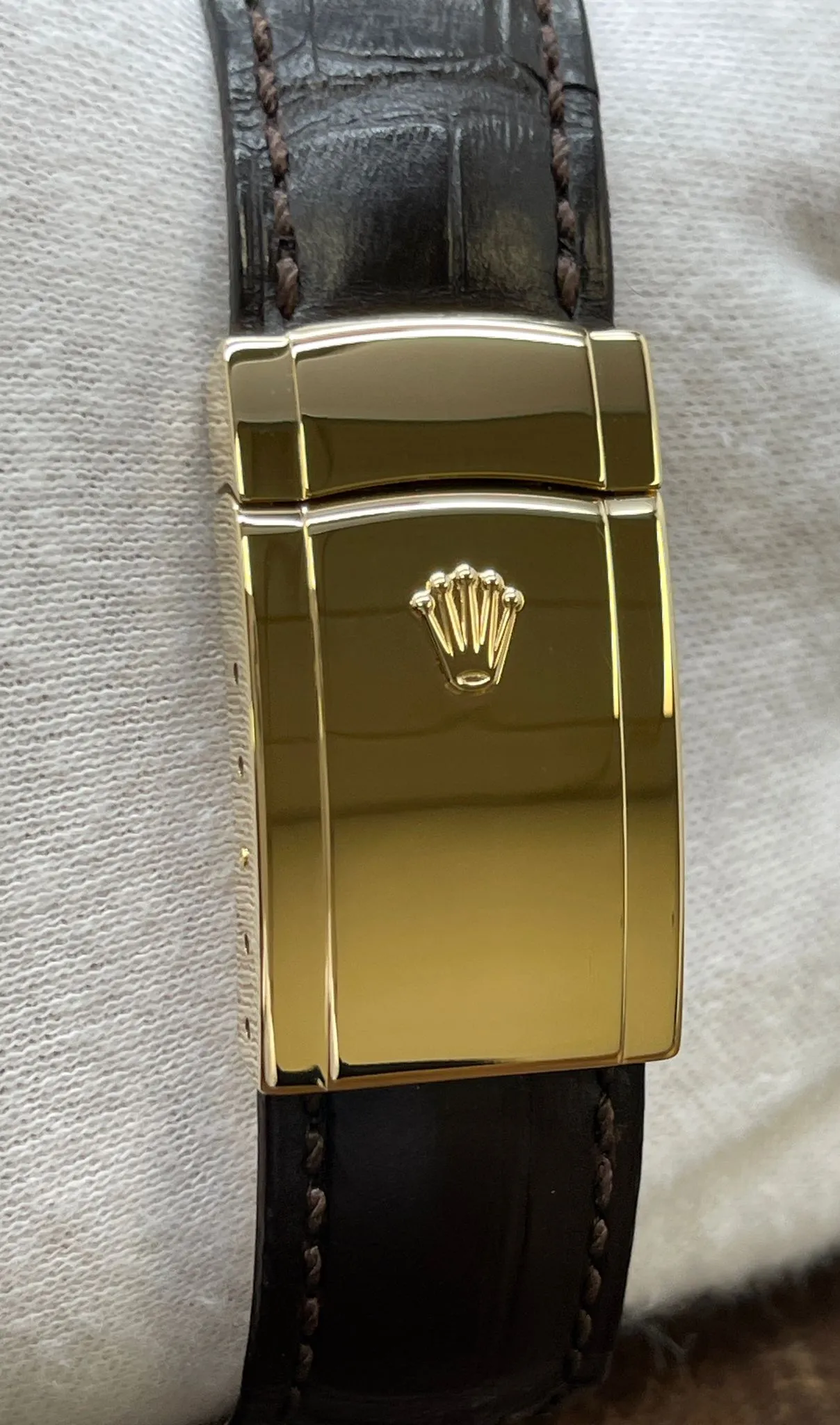 Rolex Sky Dweller 18K Yellow Gold B&P 326138 Silver Dial Automatic Men's Watch