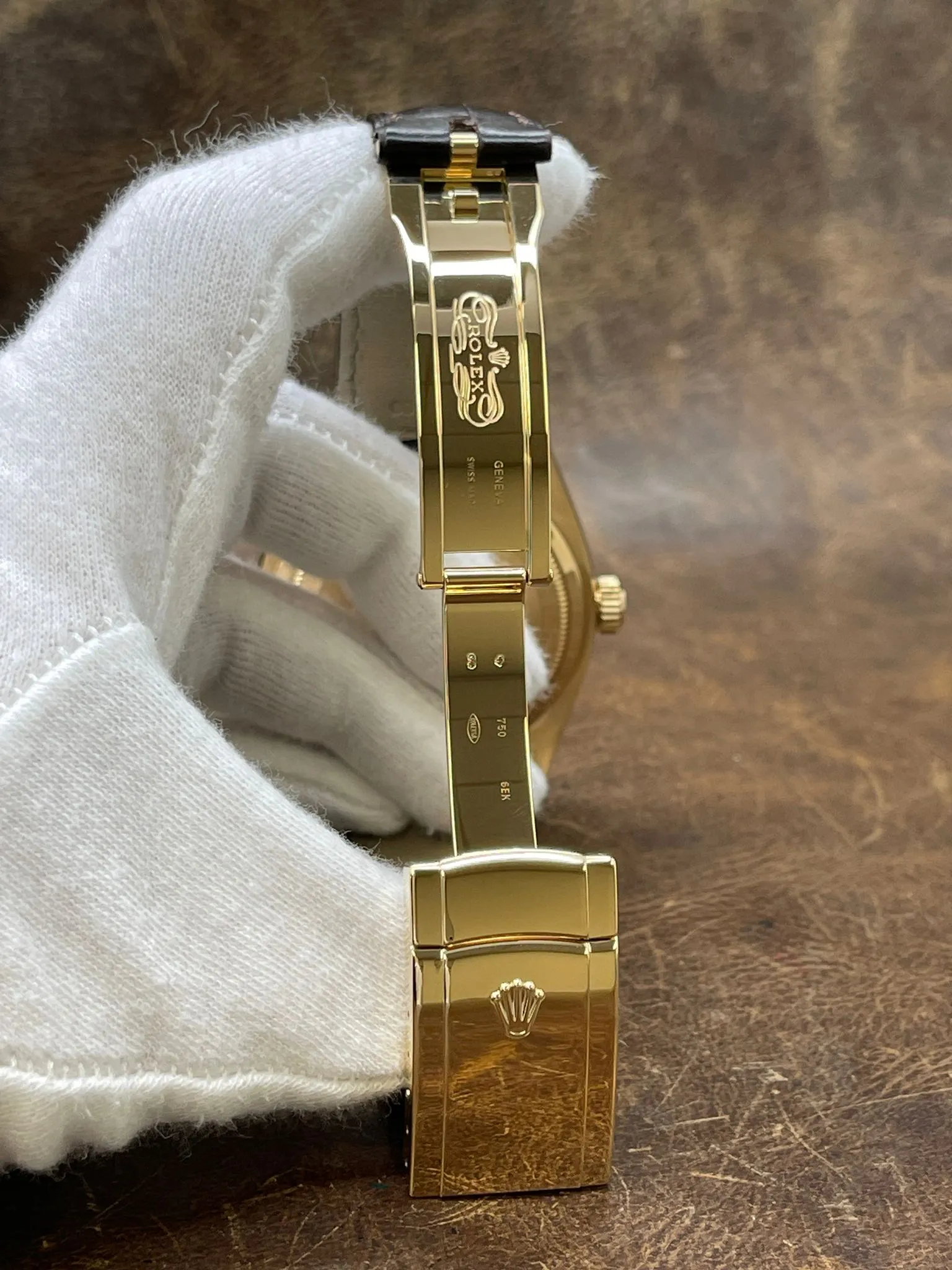 Rolex Sky Dweller 18K Yellow Gold B&P 326138 Silver Dial Automatic Men's Watch
